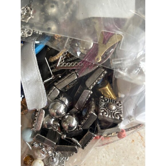 Mixed Jewelry Craft Scrap Bundle 2 lb 12oz Assorted Beads Charms & Findings For - Picture 4 of 10